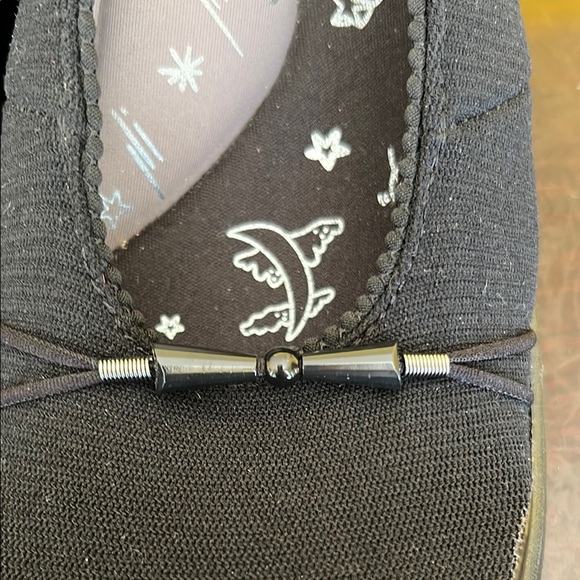 BZees Black Wedge Women Slip-On Shoes, Great Condition, Size 9 - Picture 4 of 11